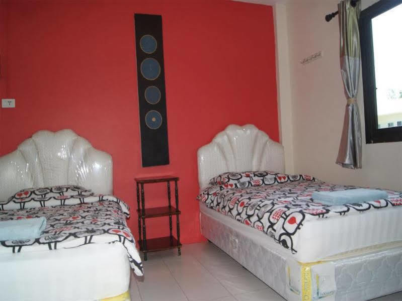 Pineapple Guesthouse Пхукет Экстерьер фото