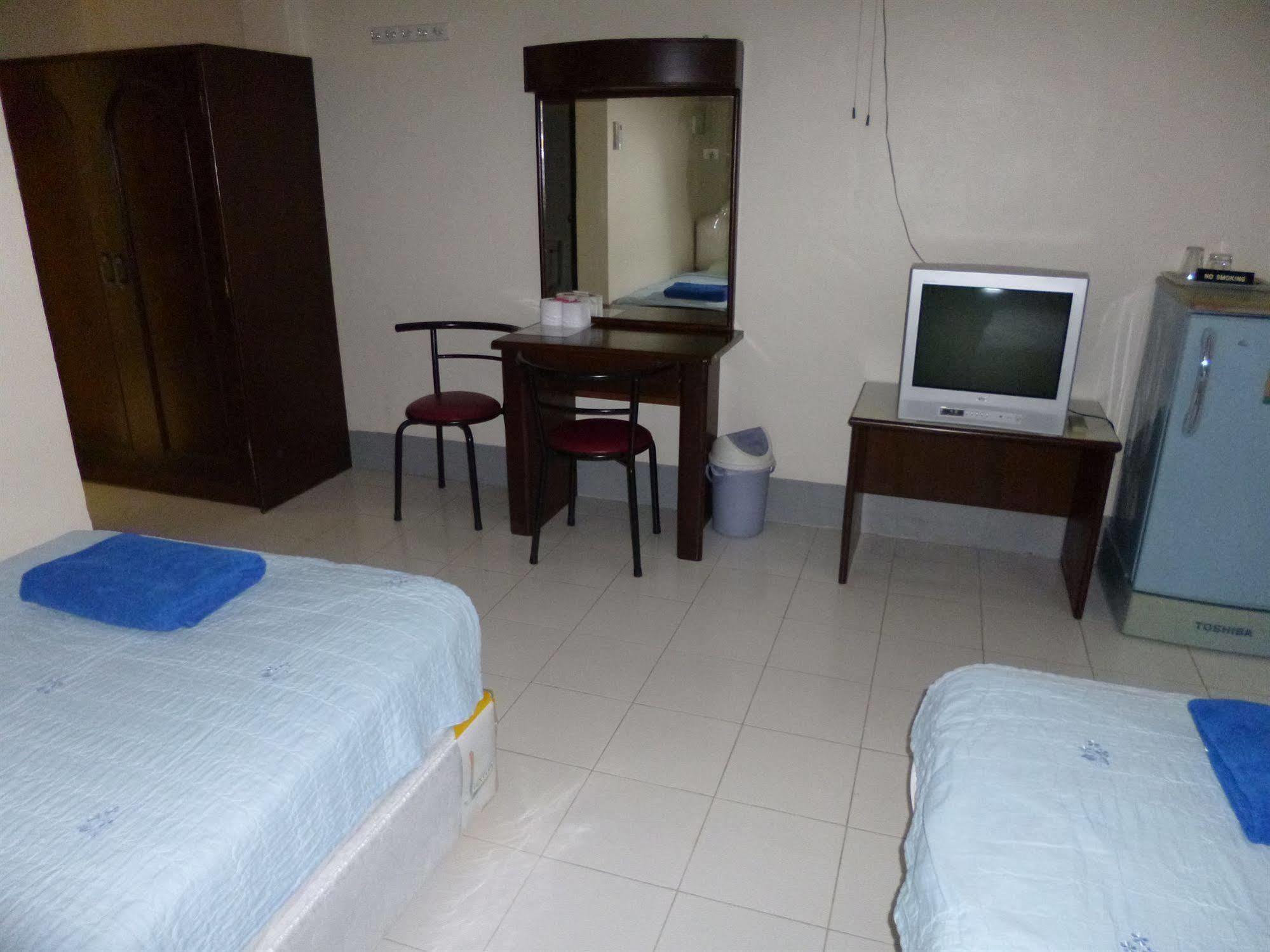 Pineapple Guesthouse Пхукет Экстерьер фото