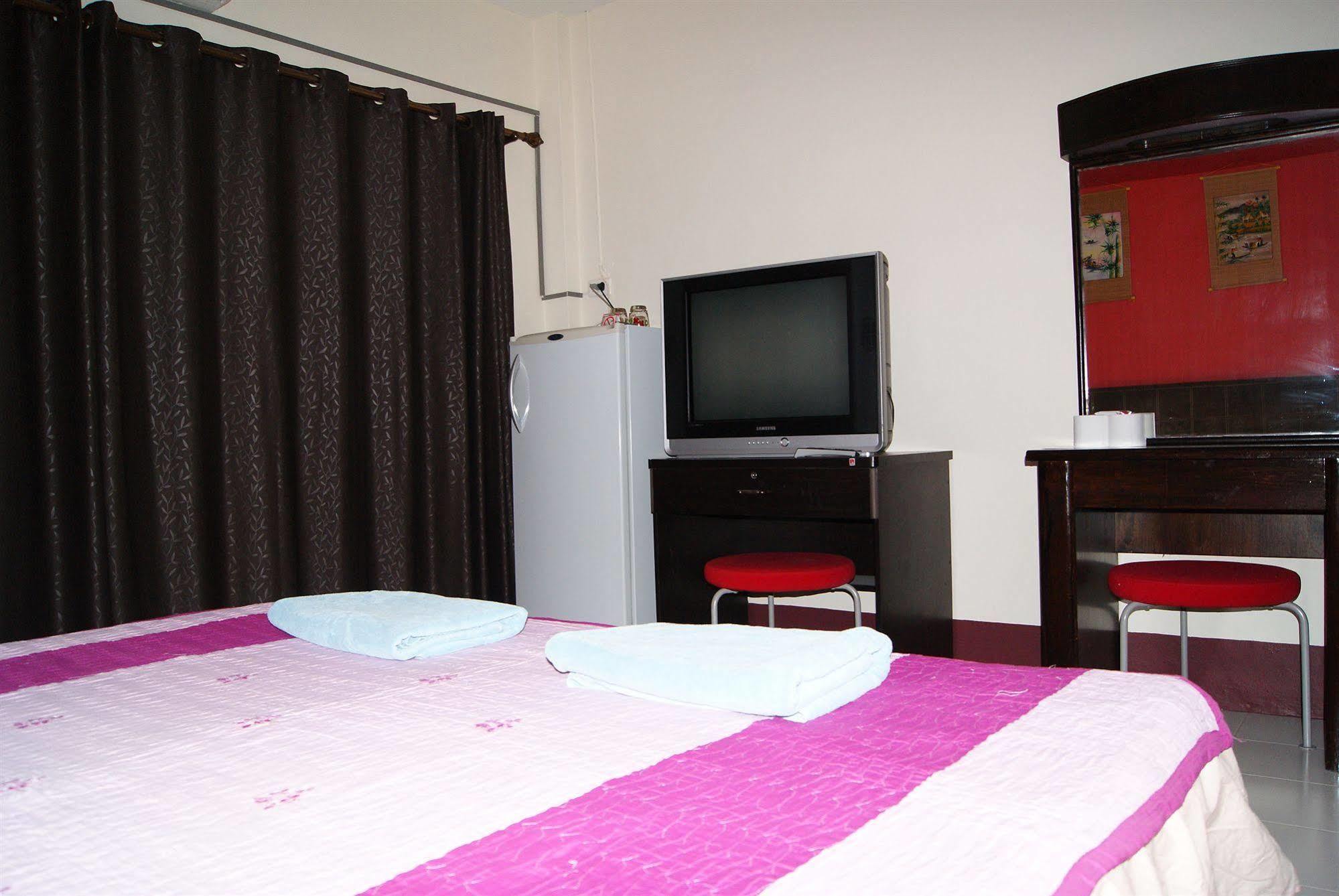 Pineapple Guesthouse Пхукет Экстерьер фото