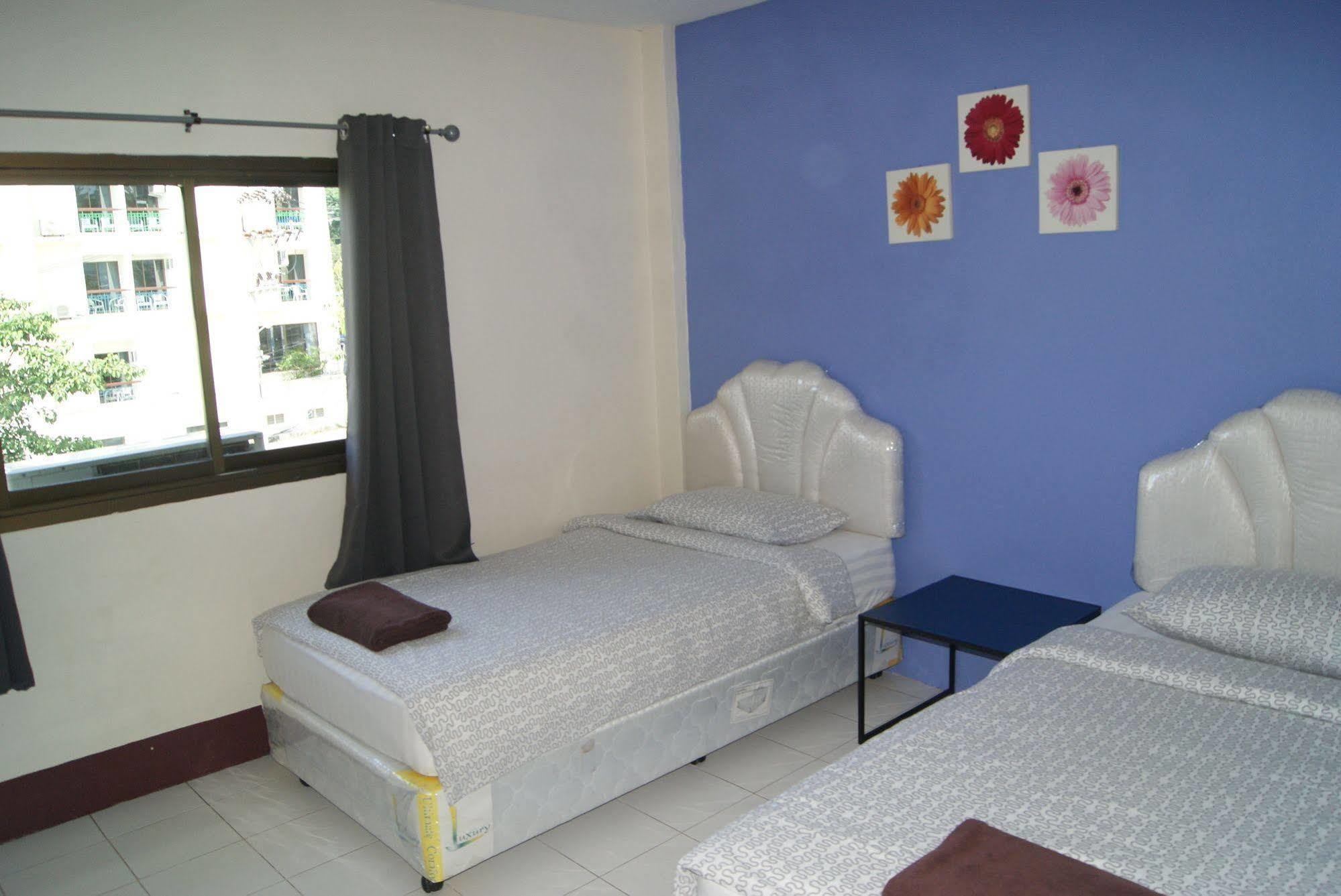 Pineapple Guesthouse Пхукет Экстерьер фото