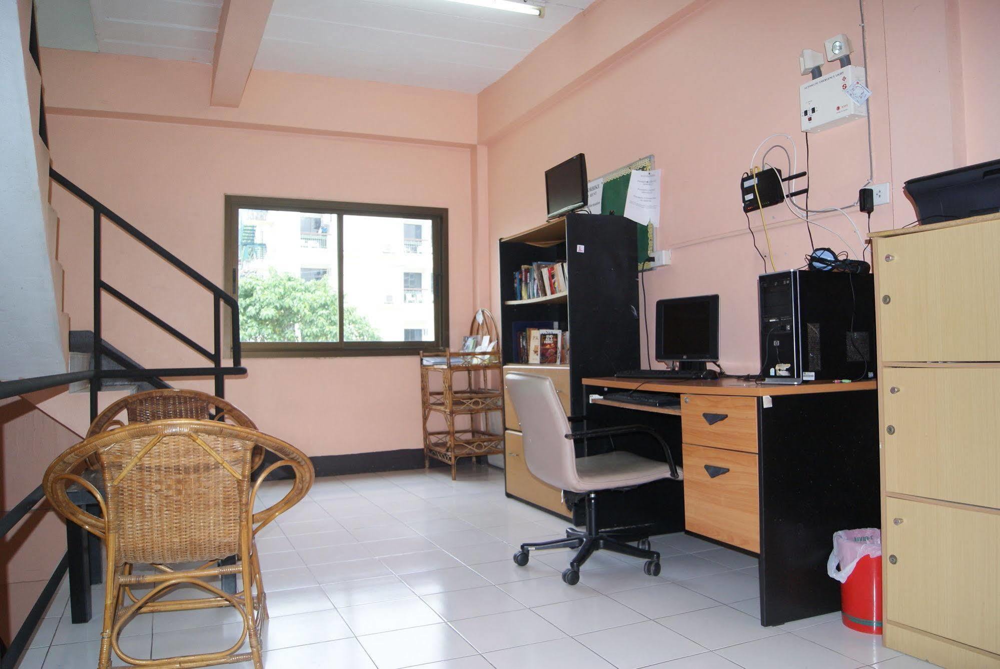 Pineapple Guesthouse Пхукет Экстерьер фото